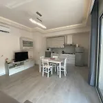 Naxos Infinity アパート